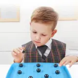 لعبة magnetic battle chess للتحدي