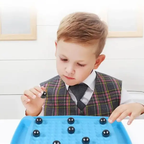 لعبة magnetic battle chess للتحدي